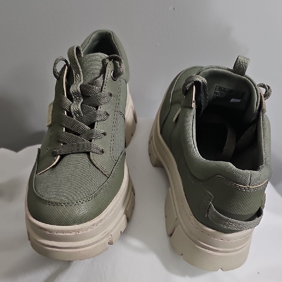 UGG Ashton Hybrid Green Canvas Sneakers Size 7 - Picture 11 of 11